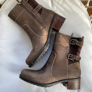 Andre Assous brown waterproof leather boots size 8.5